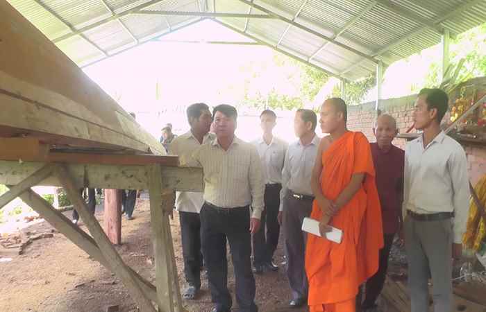 Lãnh đạo huyện Thạnh Trị thăm chùa nhân lễ Sen Đônta